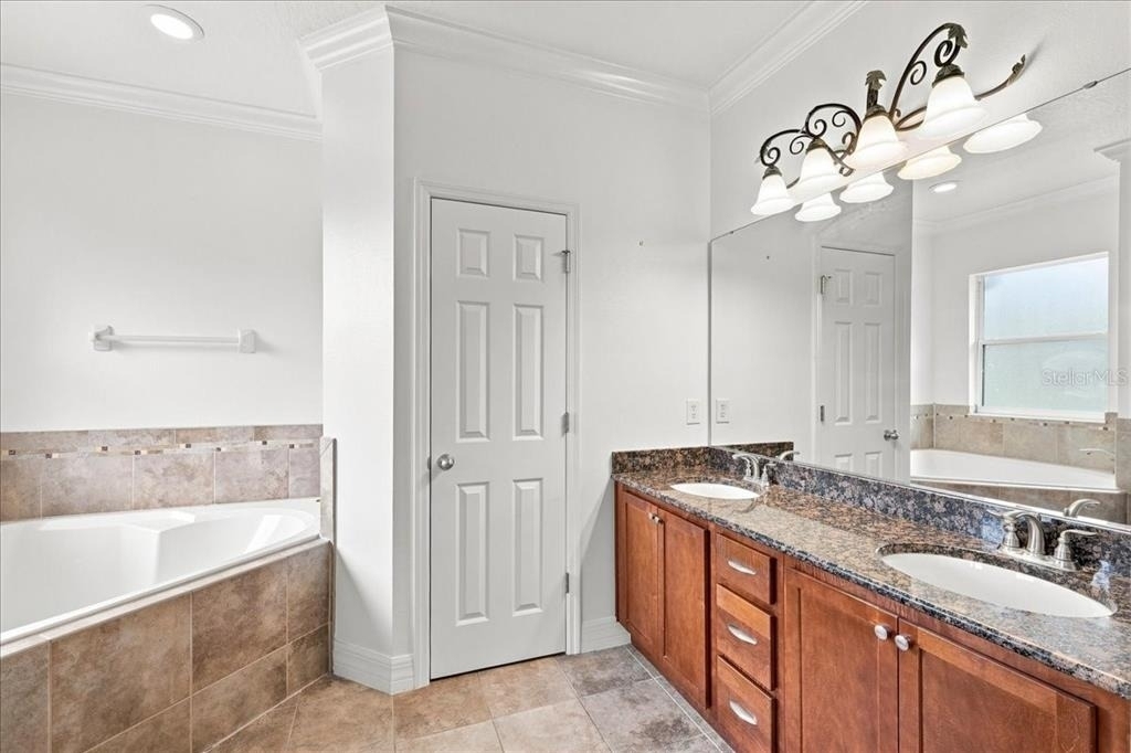2403 S Shine Avenue - Photo 10