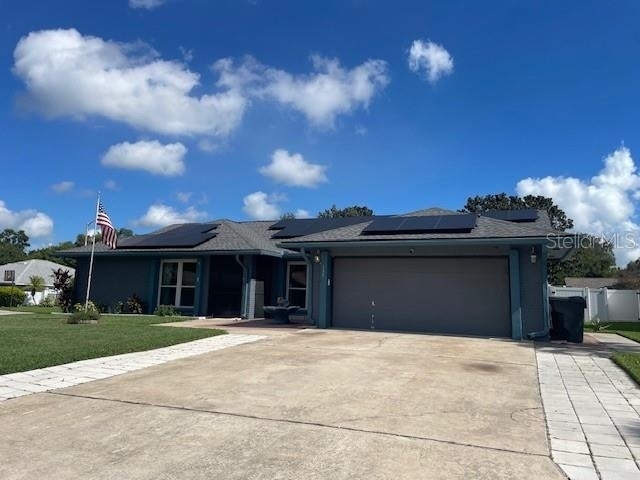 704 Butternut Place - Photo 0