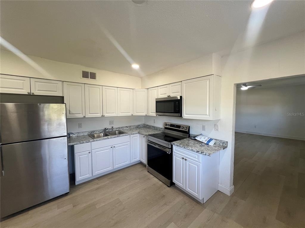 23476 Harper Avenue - Photo 4