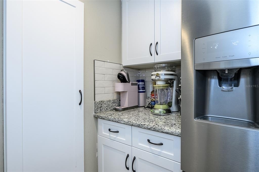 25188 Marion Avenue - Photo 16