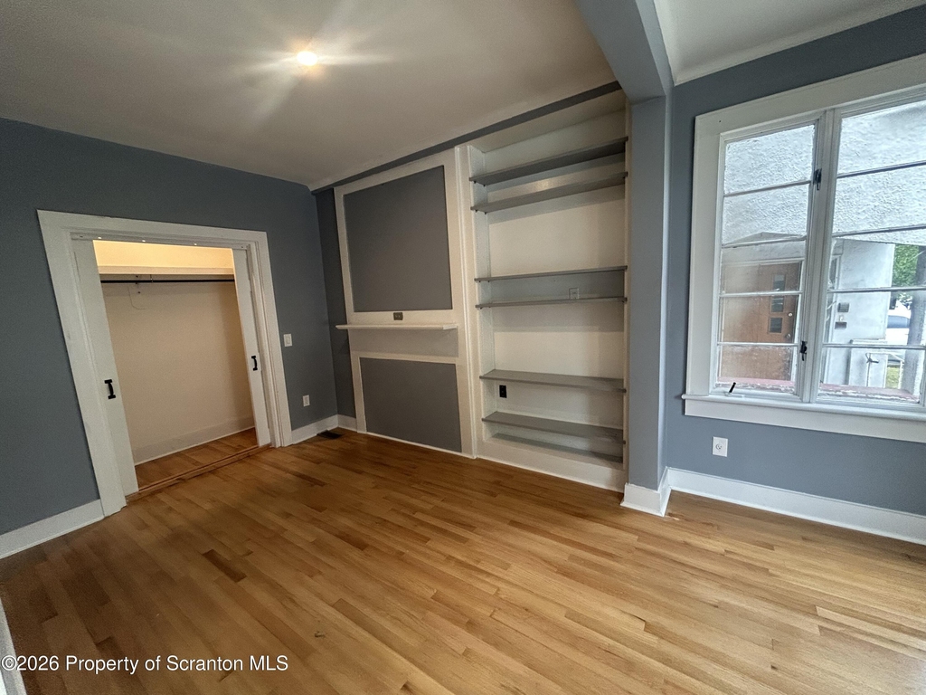 632 N Irving Avenue - Photo 8