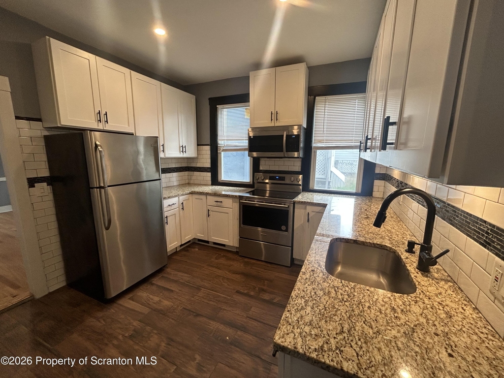 632 N Irving Avenue - Photo 1
