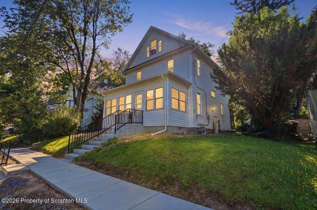 413 Powell Avenue - Photo 0