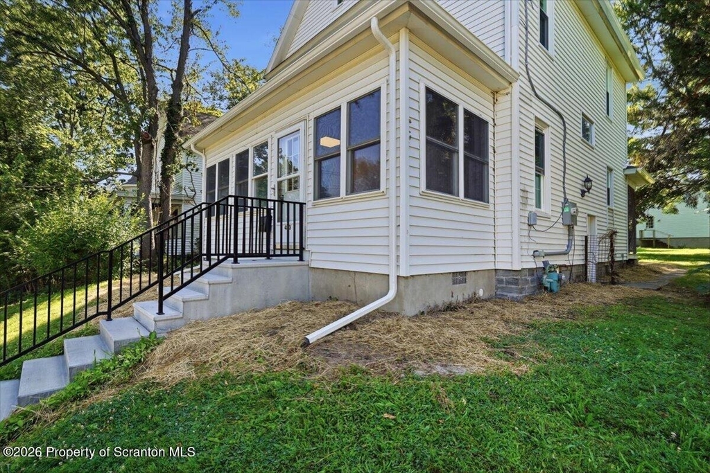 413 Powell Avenue - Photo 3