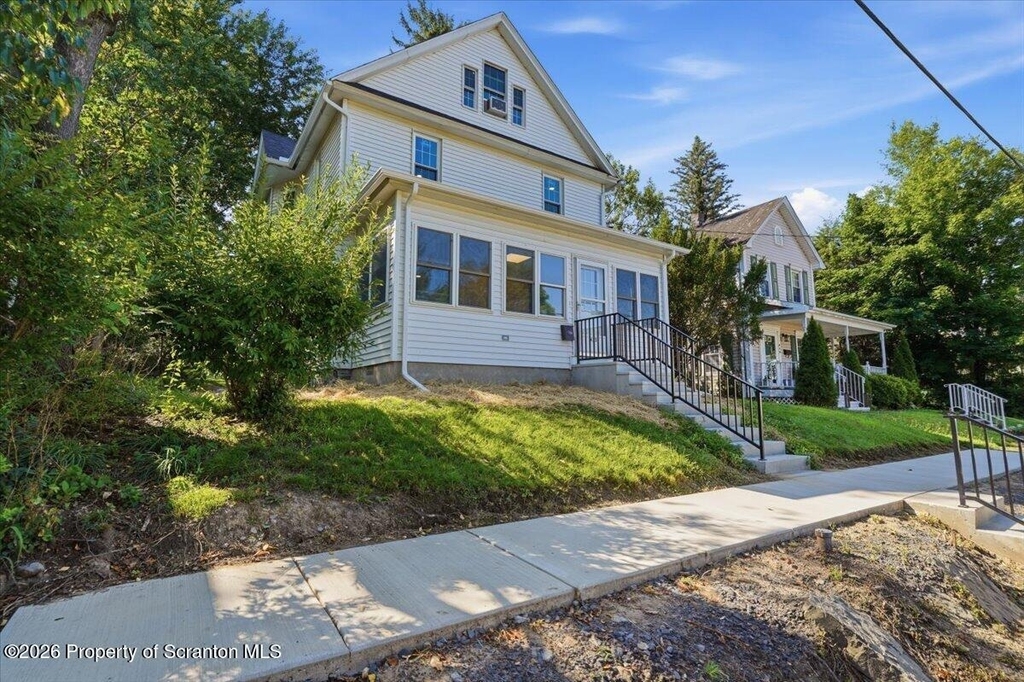 413 Powell Avenue - Photo 2