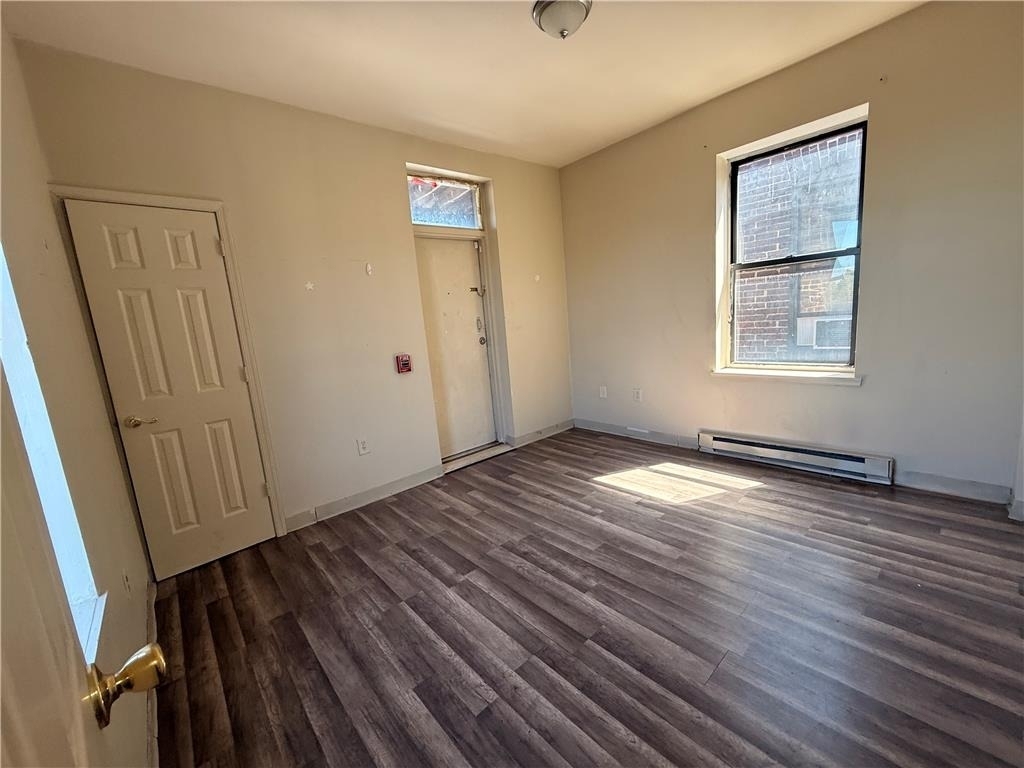 823 E 4th - Photo 8