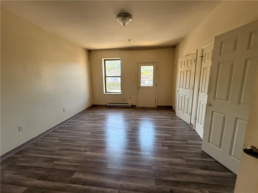 823 E 4th - Photo 6