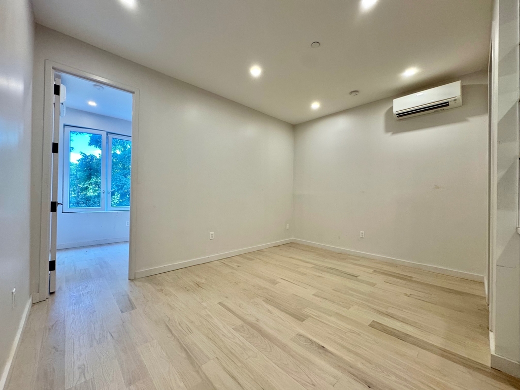 308 Linden Boulevard - Photo 4