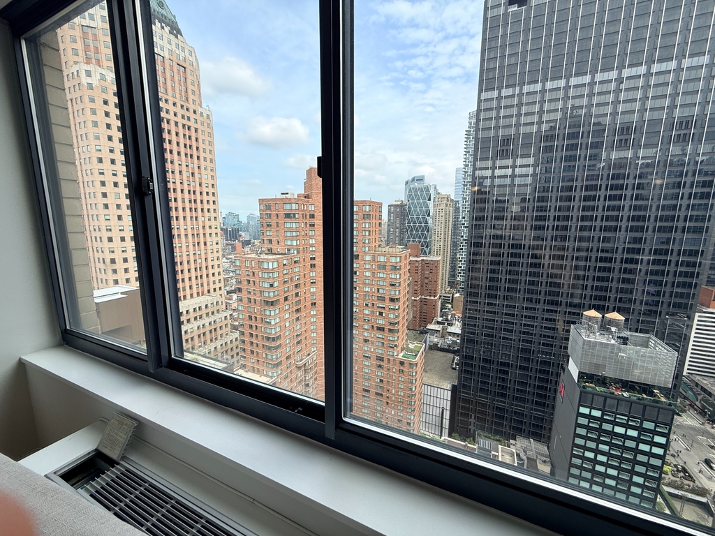 West 48th Street - Photo 6