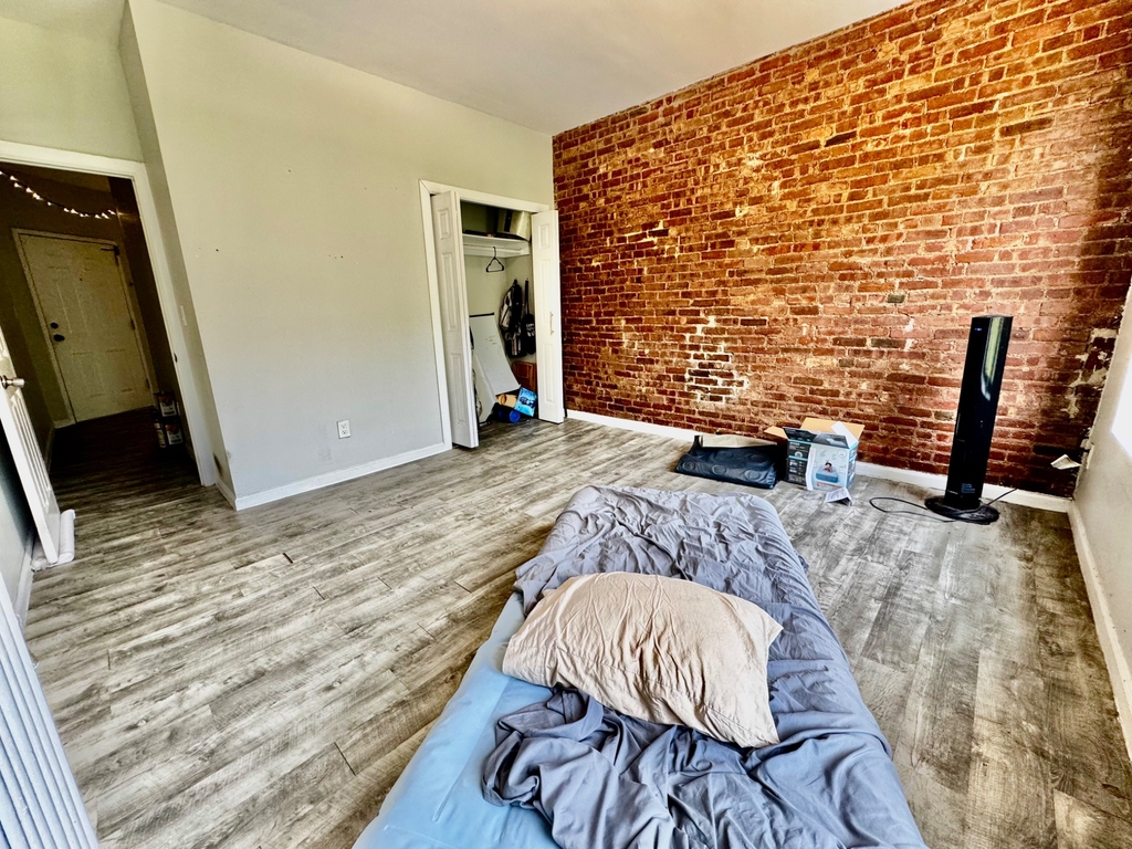 422 St Nicholas Avenue - Photo 5