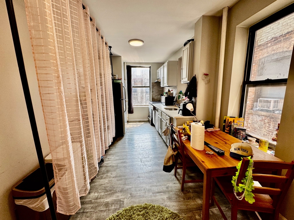 422 St Nicholas Avenue - Photo 0