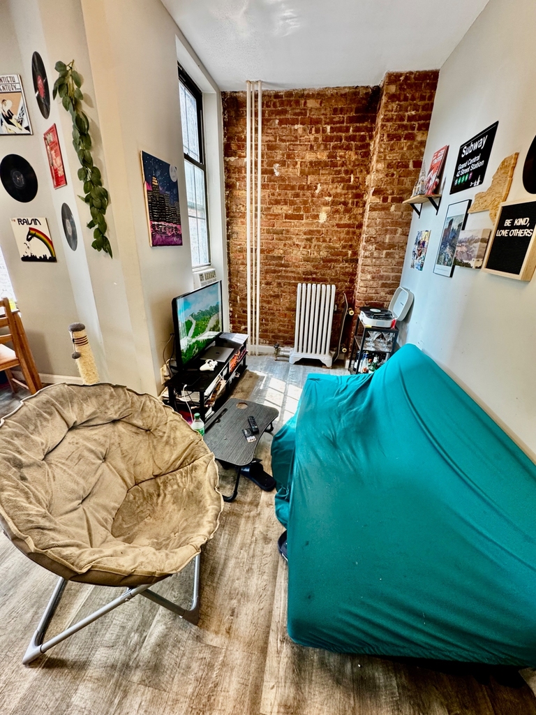 422 St Nicholas Avenue - Photo 1