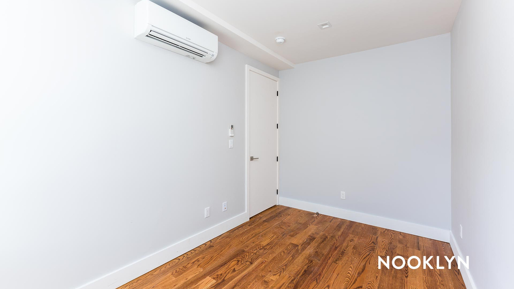 / 217 Boerum St - Photo 5