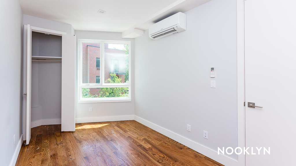 / 217 Boerum St - Photo 4