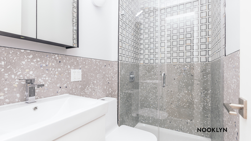 / 217 Boerum St - Photo 2