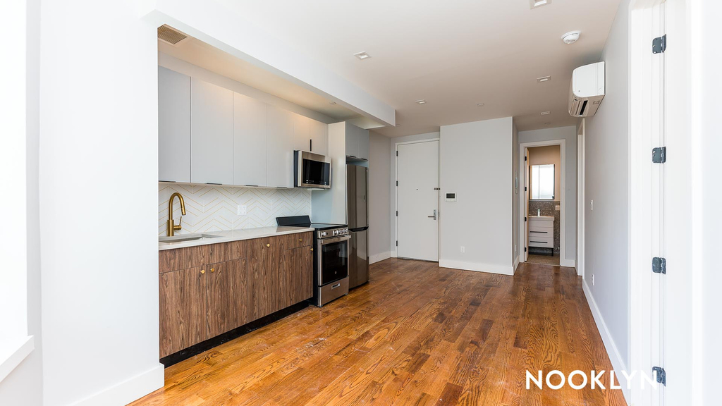 / 217 Boerum St - Photo 11