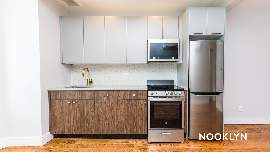 / 217 Boerum St - Photo 13