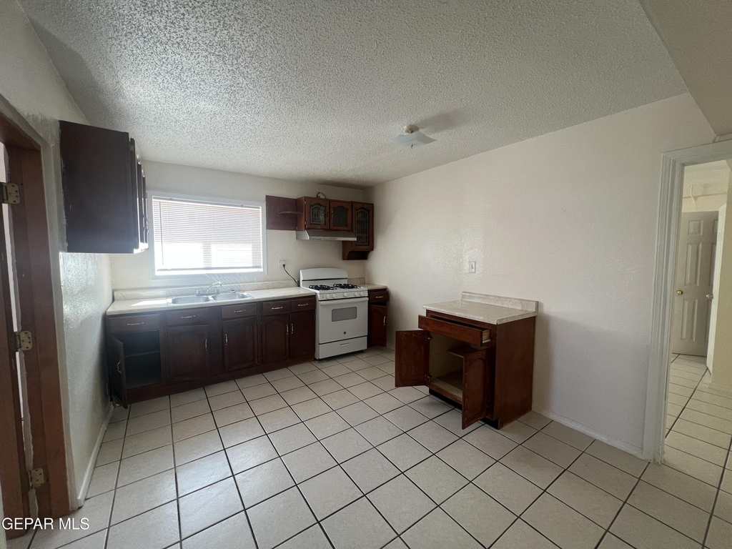 1006 Meadow Road - Photo 7