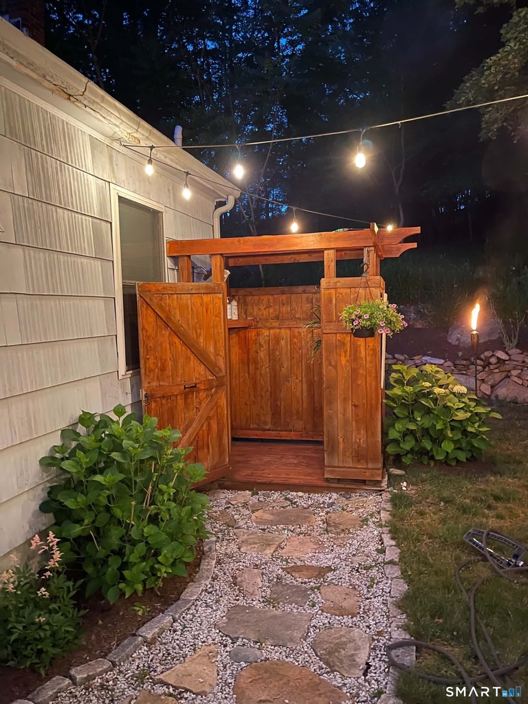 158 Whitehall Avenue - Photo 2