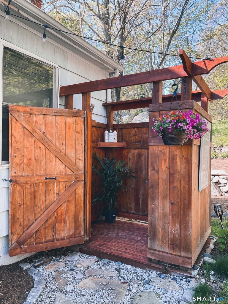 158 Whitehall Avenue - Photo 3
