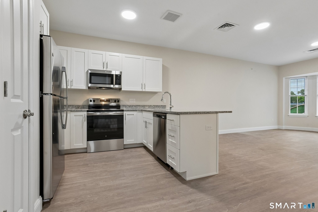 55 Steele Boulevard - Photo 1