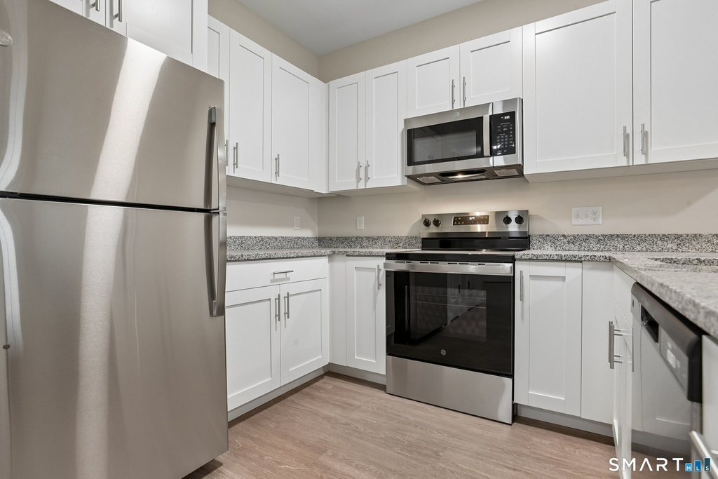 55 Steele Boulevard - Photo 2