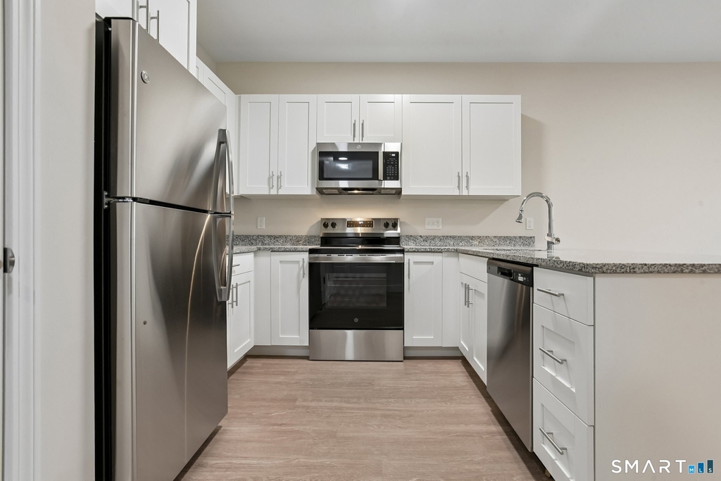 55 Steele Boulevard - Photo 0
