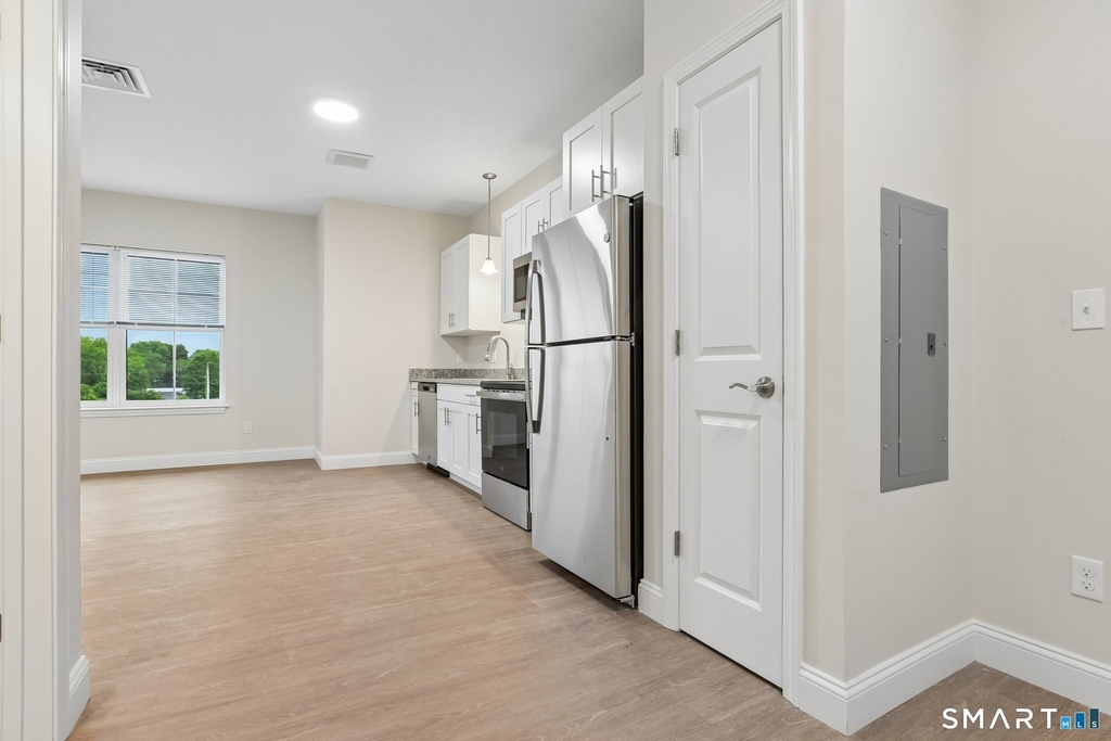 55 Steele Boulevard - Photo 2