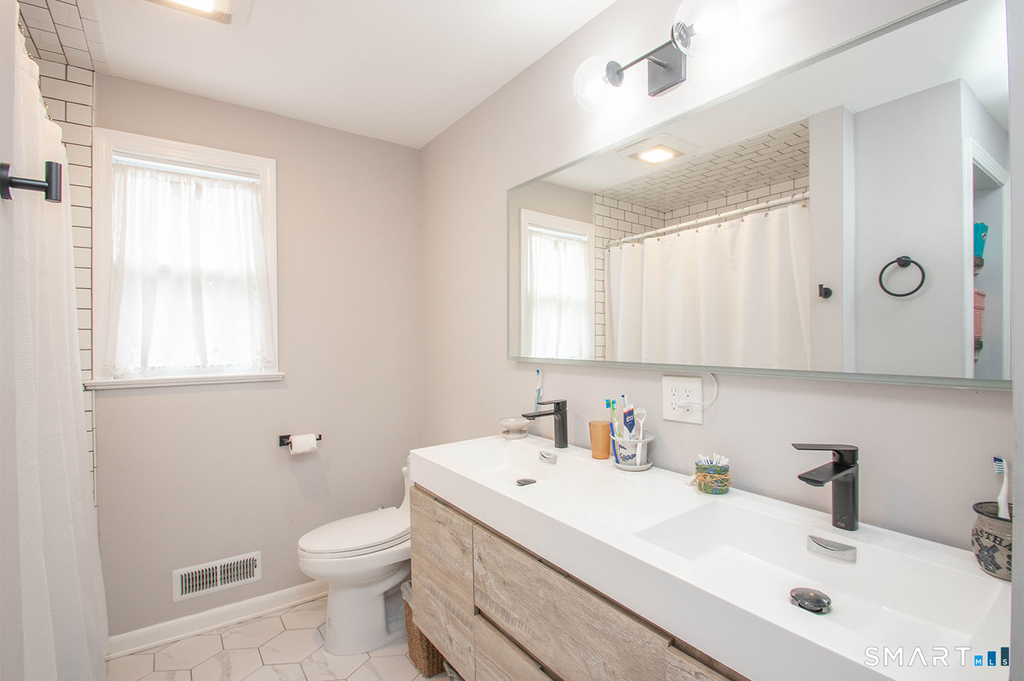 425 Judd Street - Photo 10