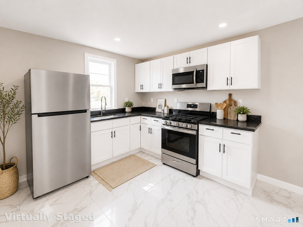 41 Howe Street - Photo 3