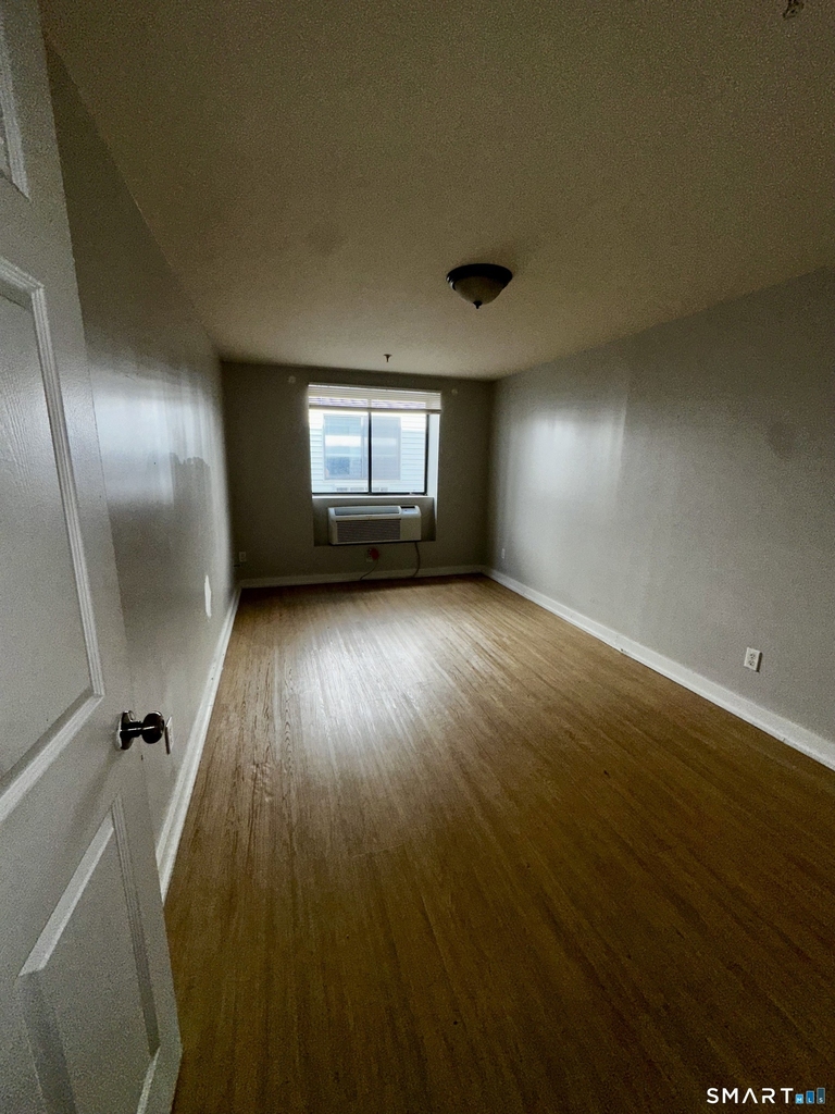 385 Putnam Avenue - Photo 2