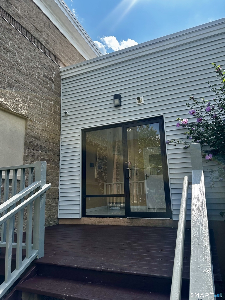 385 Putnam Avenue - Photo 0