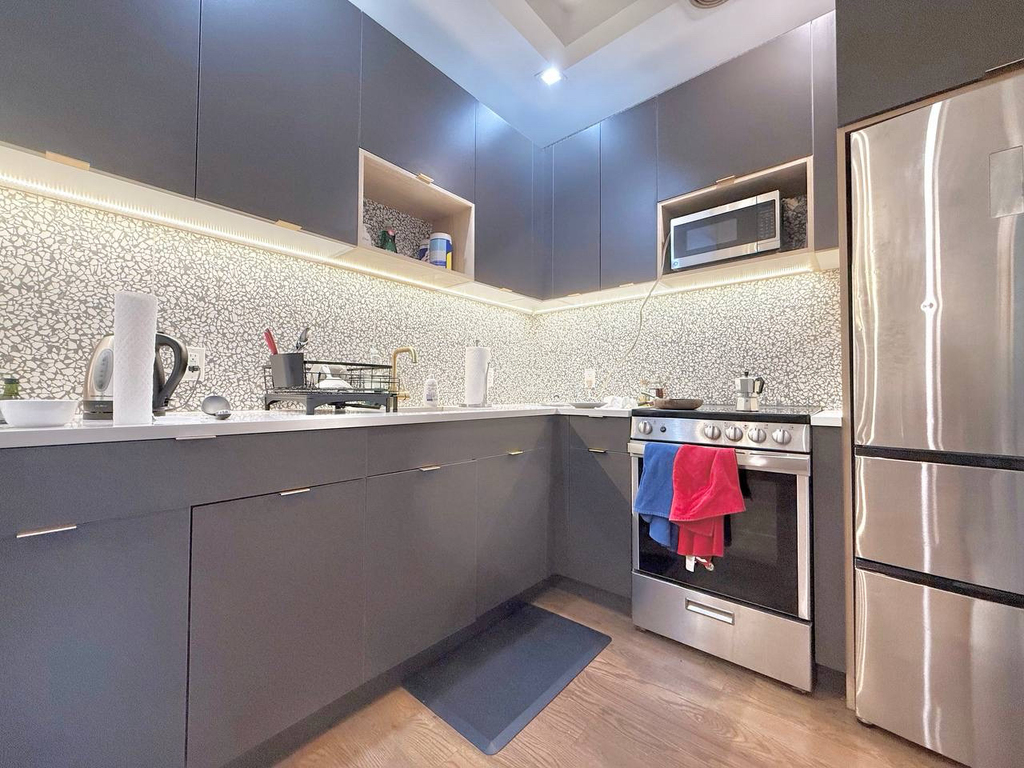 484 Gates Avenue - Photo 2