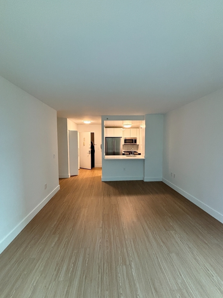 Center Boulevard - Photo 1