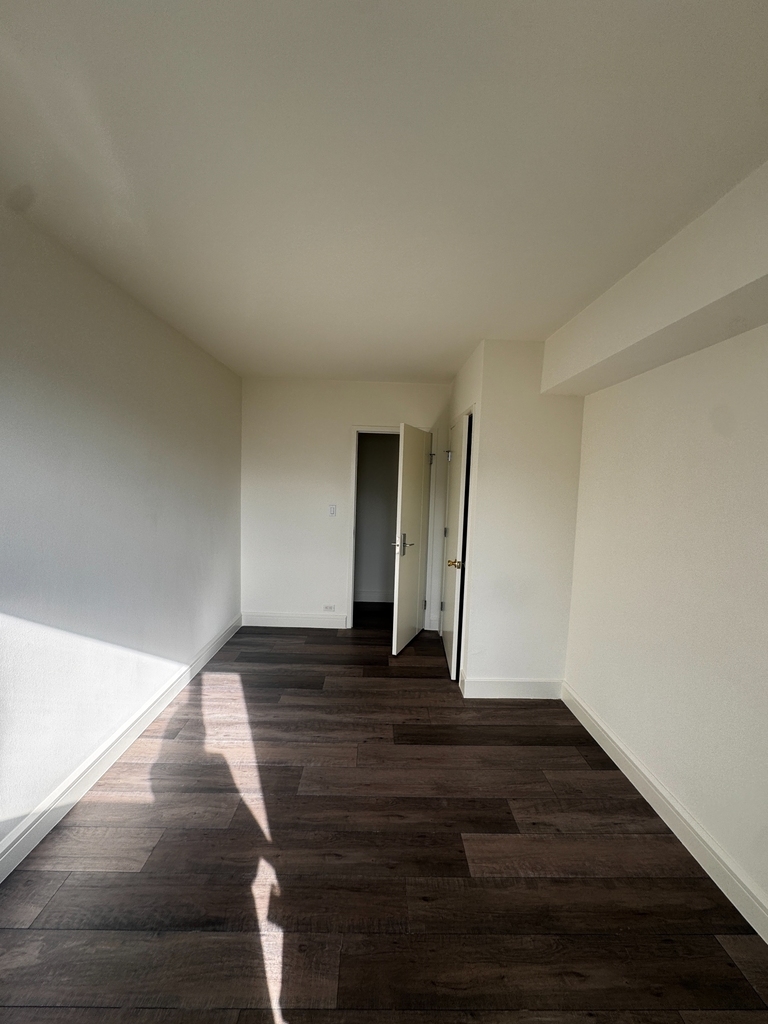 1st Avenue - Photo 7