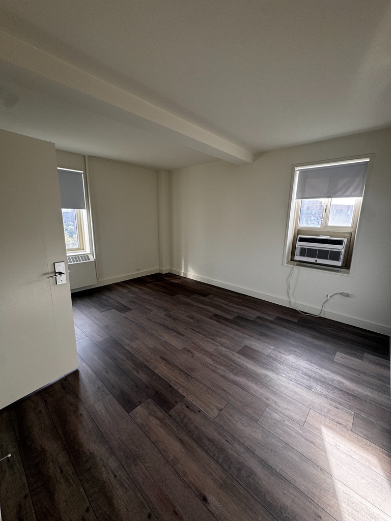 1st Avenue - Photo 10