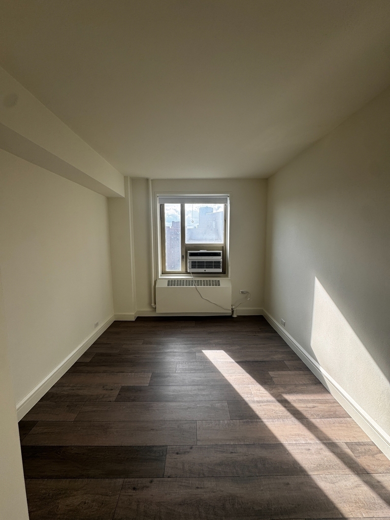 1st Avenue - Photo 4