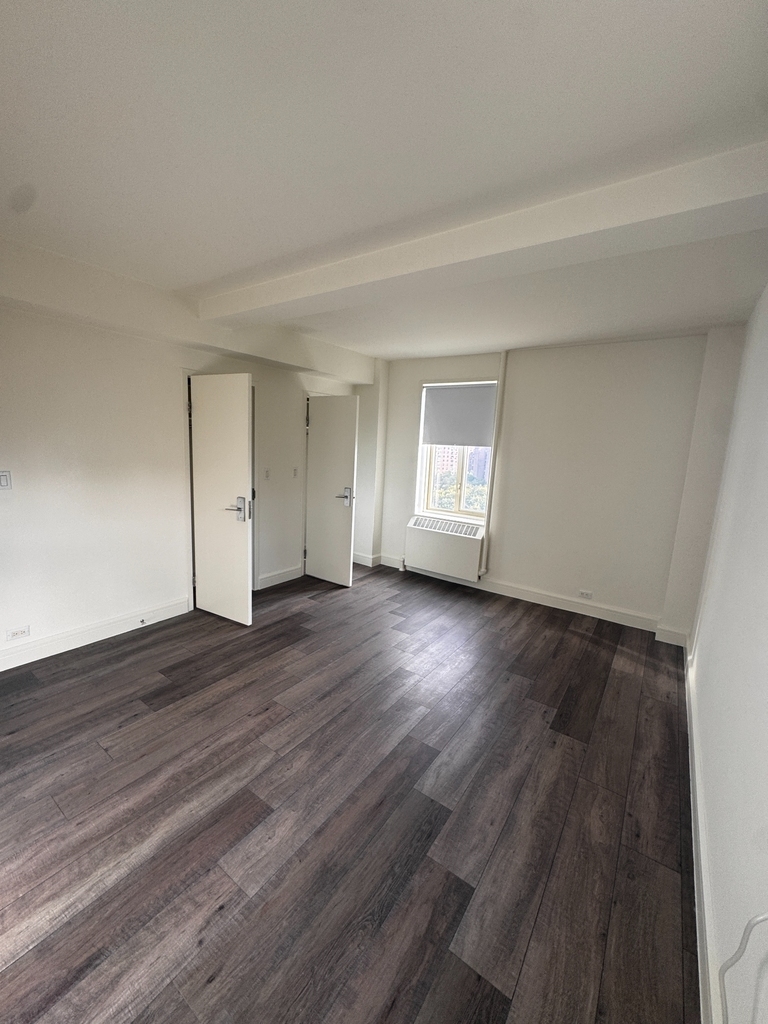 1st Avenue - Photo 11