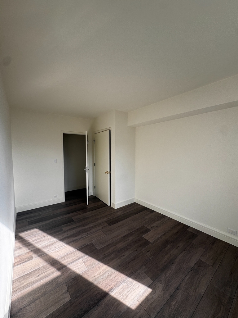 1st Avenue - Photo 7
