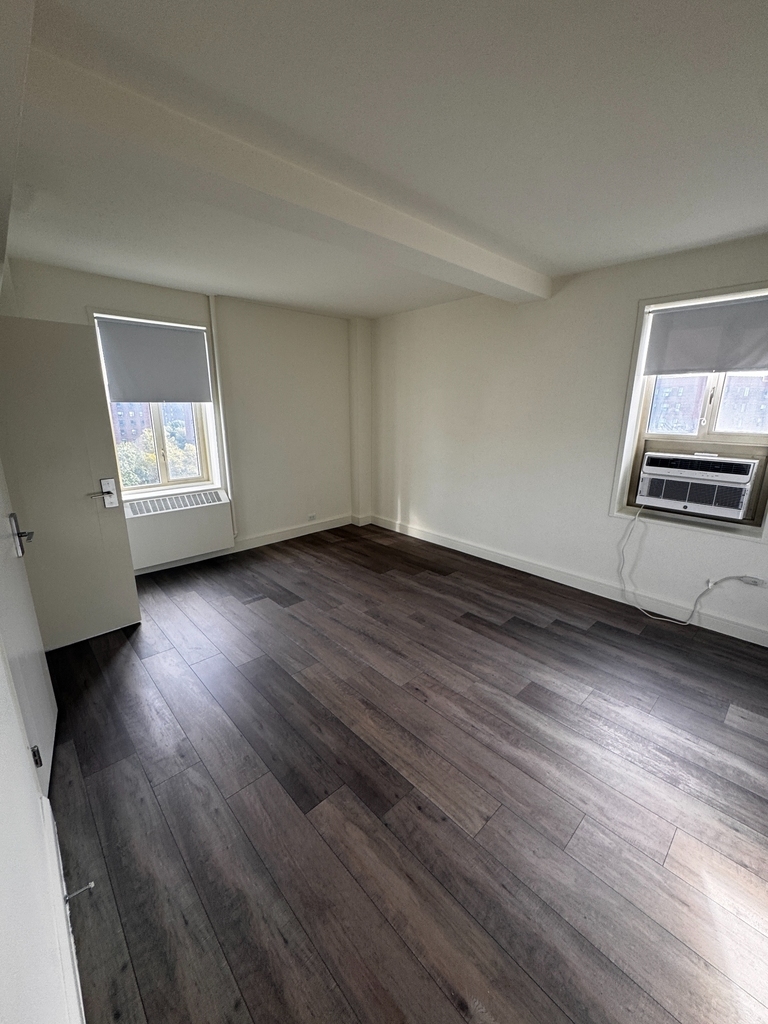 1st Avenue - Photo 14