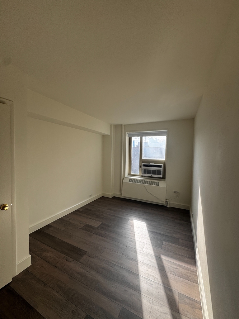 1st Avenue - Photo 5