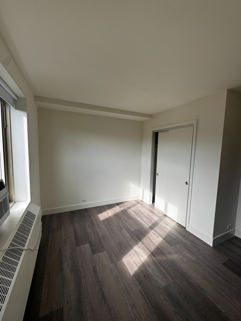 1st Avenue - Photo 3