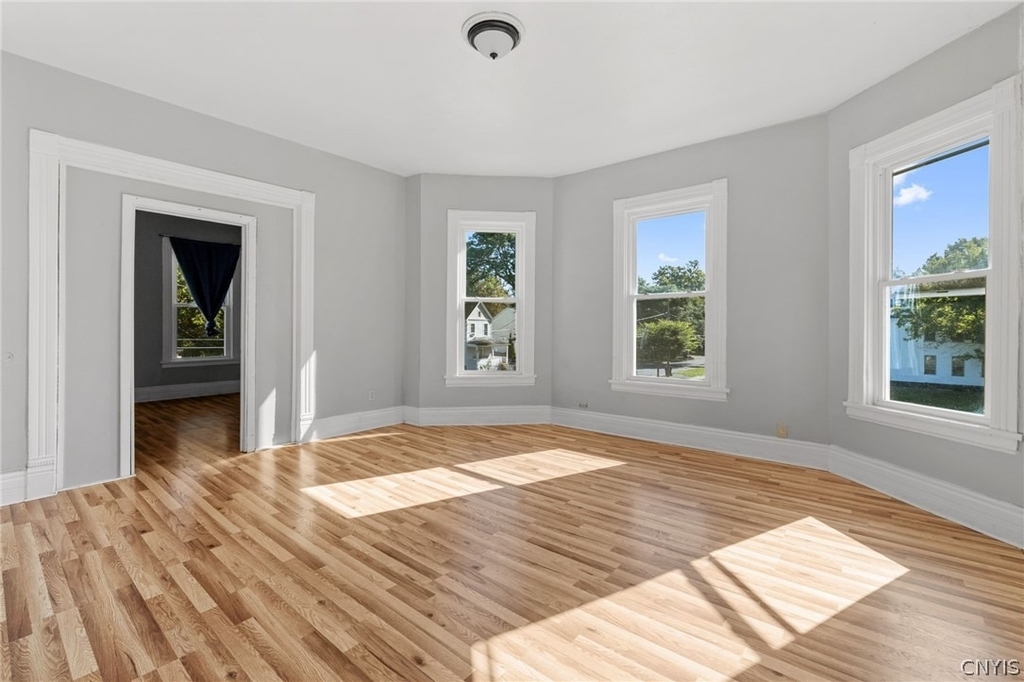319 Merriman #2 Upper Avenue - Photo 1