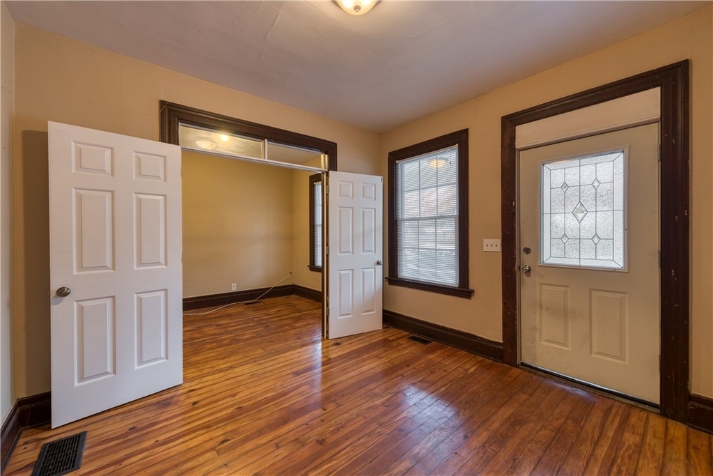 779 Goodman Street S - Photo 3