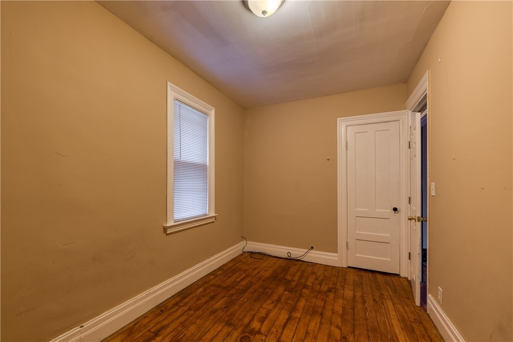 779 Goodman Street S - Photo 10