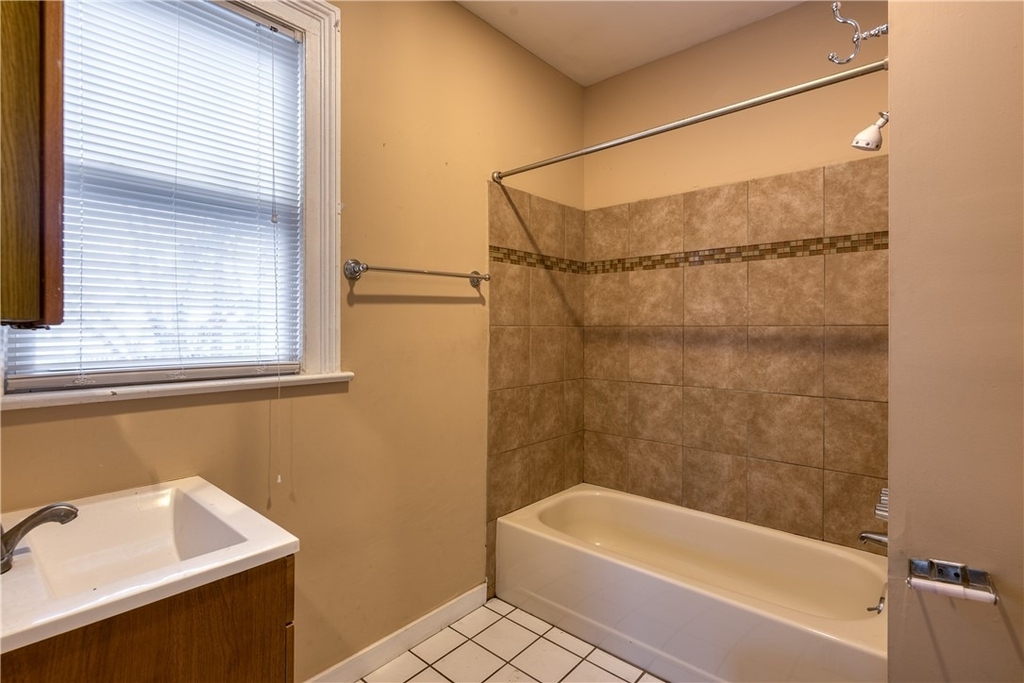 779 Goodman Street S - Photo 12