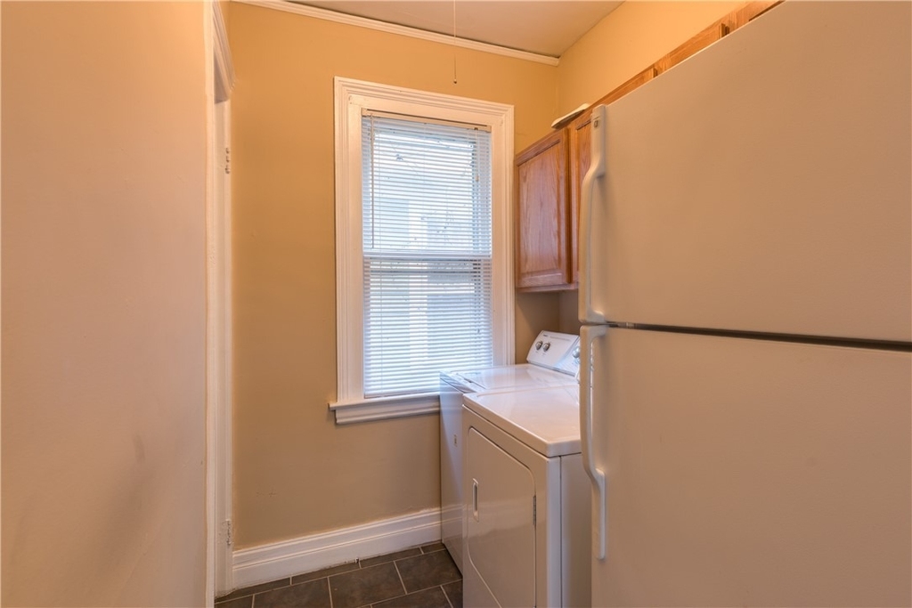 779 Goodman Street S - Photo 9
