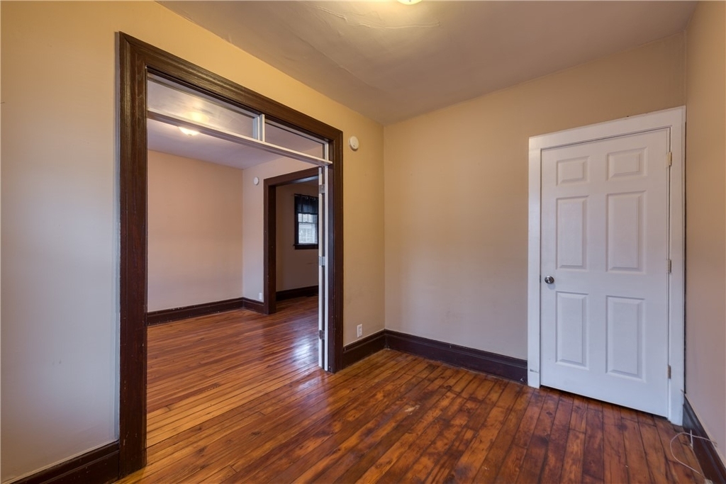 779 Goodman Street S - Photo 11