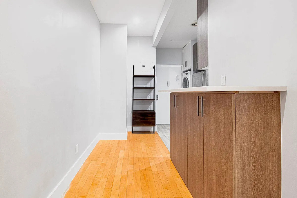349 East 52nd Street - Photo 3