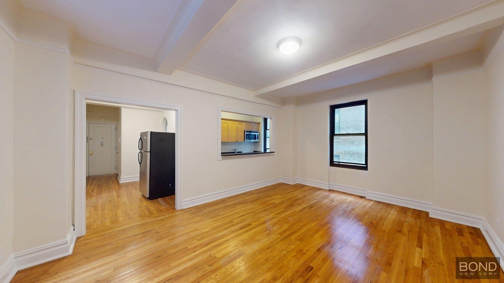 Second Avenue - Photo 1